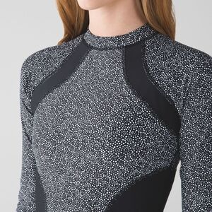 Lululemon Suns Out Rash GuardFreckle Flower Black White / Black